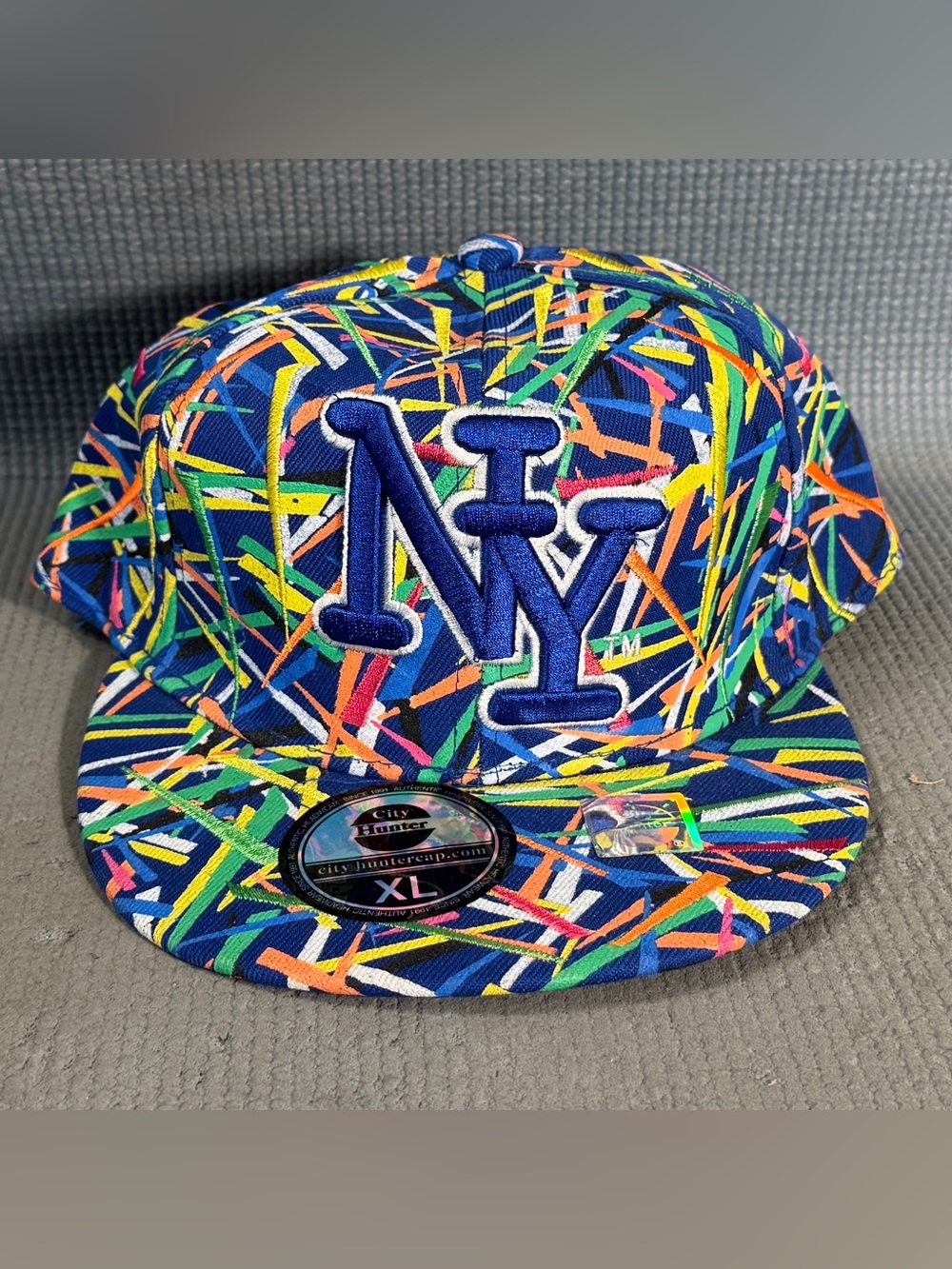 City Hunter New York NY Colorful Shreds Men’s Baseball Hat Preowned Size XL